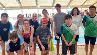 Puede ser una imagen de 12 personas y personas nadando